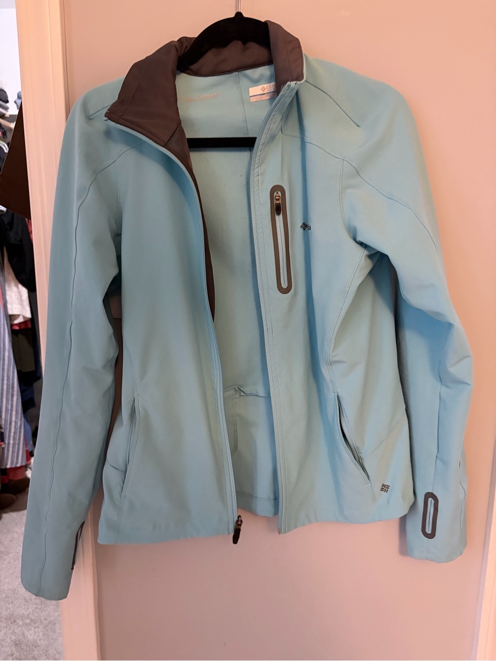 Columbia Sky Blue Softshell Jacket with Dark Gray Collar